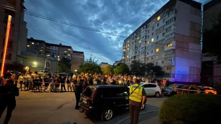 Тернополь встал на дыбы: толпа избила военкомов и устроила марш «Позор!»
