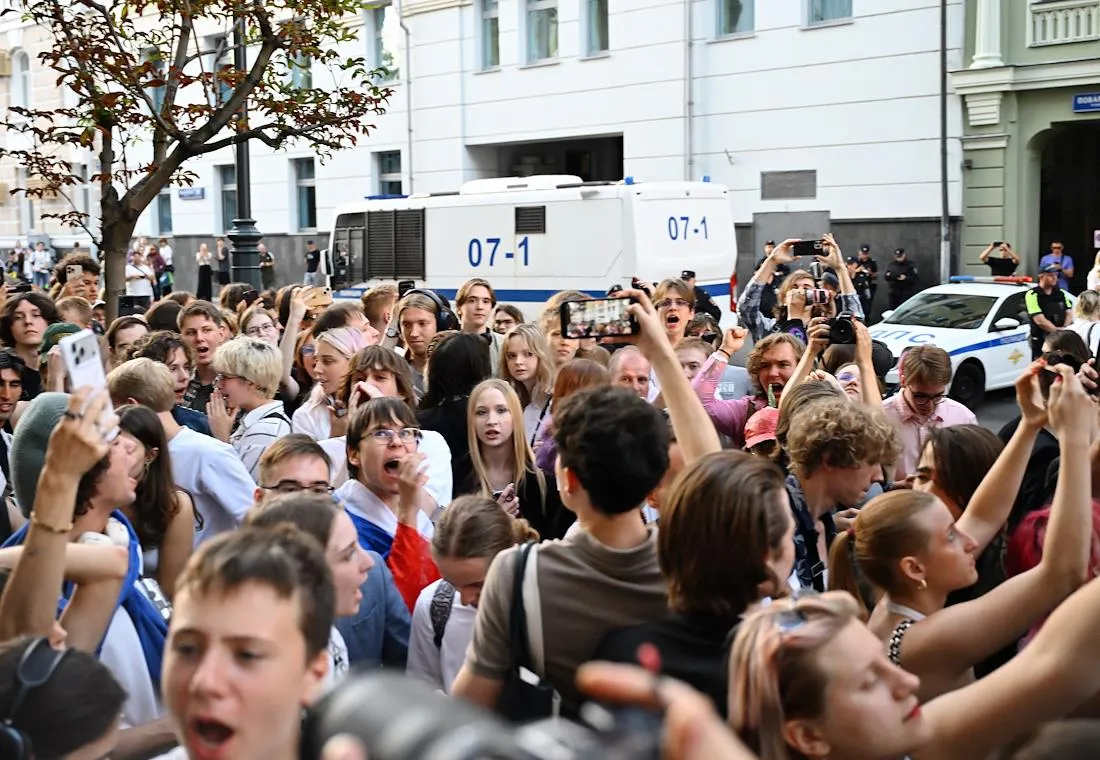 «Забирать из военкомата не будут»: как разогнали митинг «Яблока» у Верховного суда
