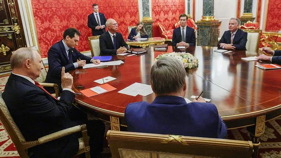 «Красная гостиная Кремля»: Почему Путин принял американских переговорщиков именно там — это не случайно